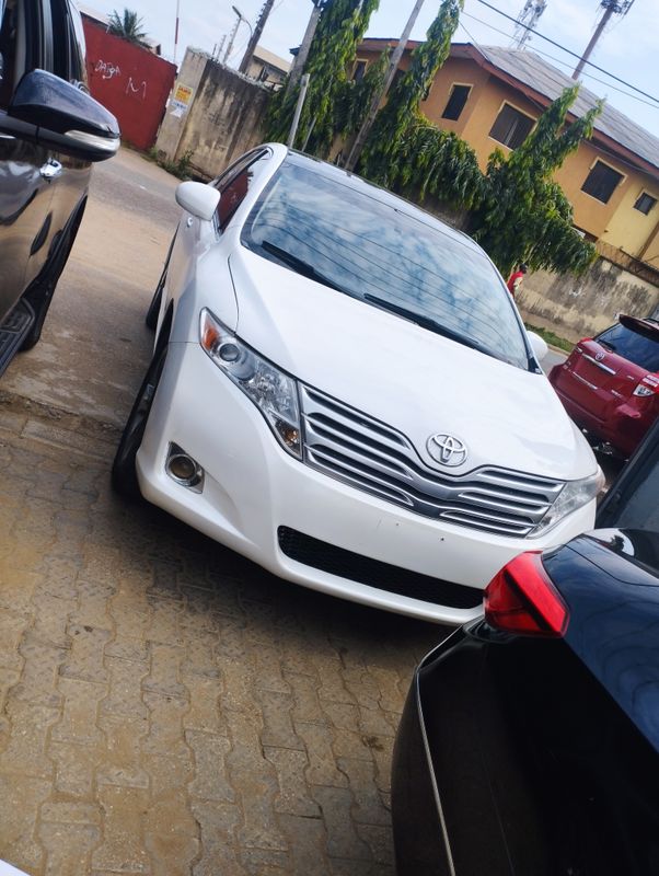 Thumbnail 3 of 2011 Toyota Venza XLE
